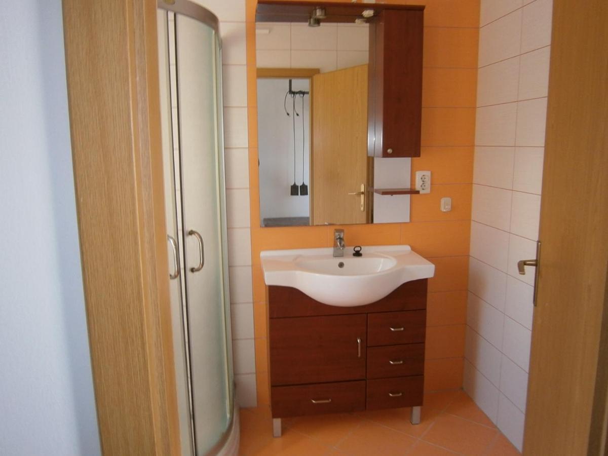 Zobic Family Apartments 拉布 外观 照片