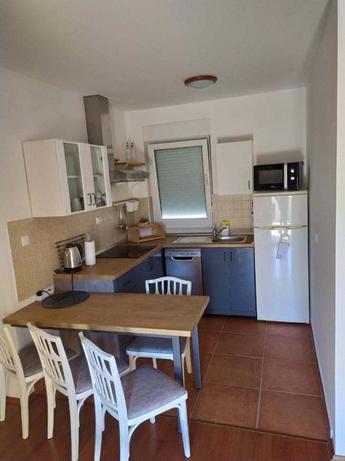 Zobic Family Apartments 拉布 外观 照片