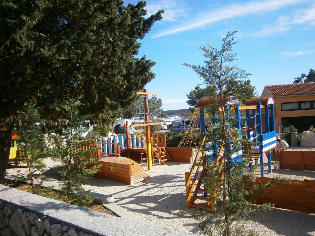 Zobic Family Apartments 拉布 外观 照片