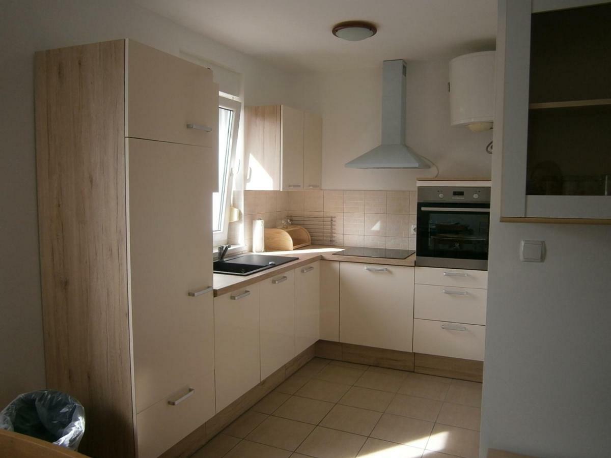 Zobic Family Apartments 拉布 外观 照片